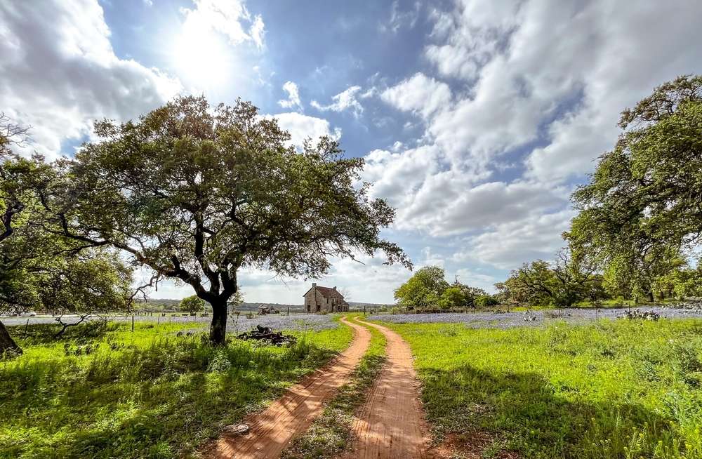 18 Eerily Silent U.S. Suburbs That Feel Straight Out of a Thriller 6 shutterstock 2417025215 1
