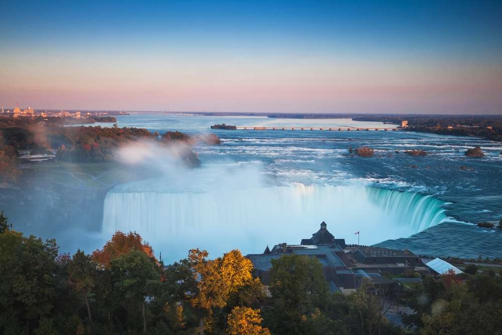 25 U.S. Destinations That Turn Into a Completely Different Place at Night 11 shutterstock 2445398417