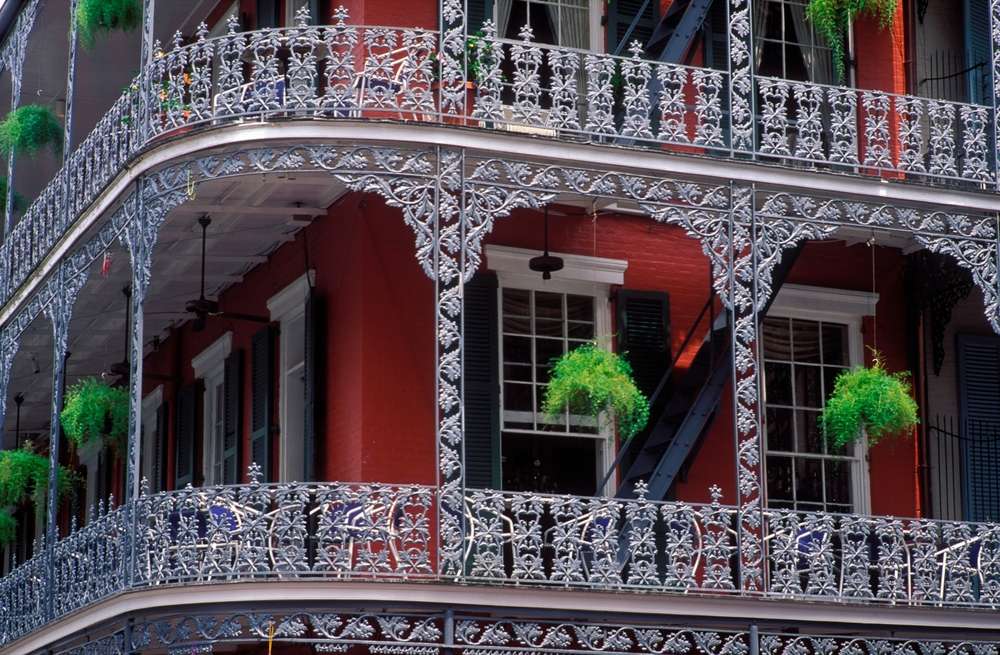 20 U.S. Neighborhoods Locals Say Are “Ruined” by Tourists, But You’ll Still Want to See 29 20 U.S. Neighborhoods Locals Say Are “Ruined” by Tourists, But You’ll Still Want to See