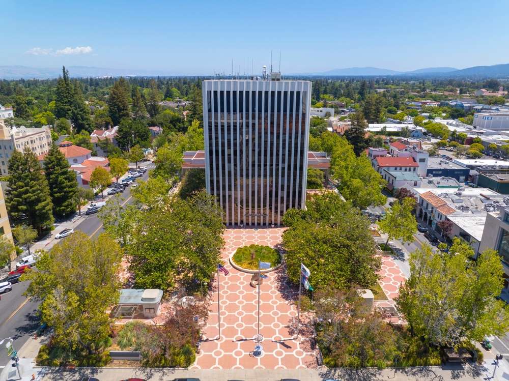 18 Eerily Silent U.S. Suburbs That Feel Straight Out of a Thriller 19 shutterstock 2703032007