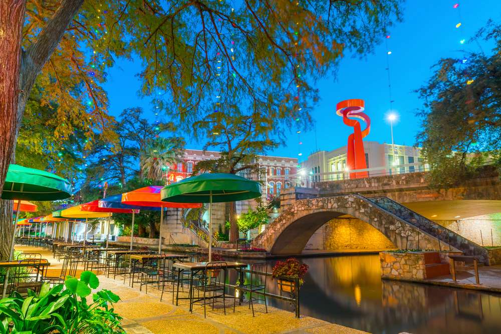 25 U.S. Destinations That Turn Into a Completely Different Place at Night 13 25 U.S. Destinations That Turn Into a Completely Different Place at Night