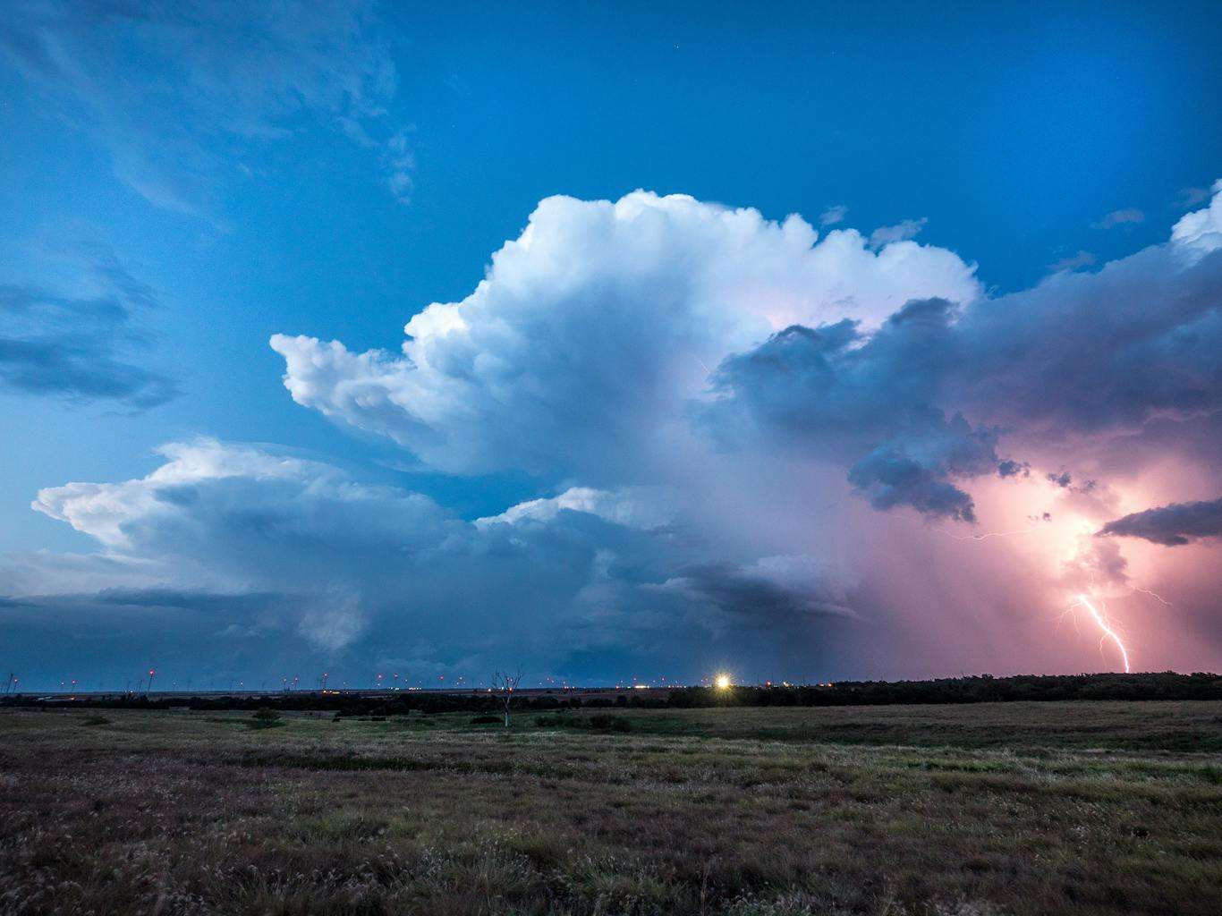 20 American Disaster Towns Forever Marked by One Terrifying Day 14 Dramatic thunderstorm with lightning striking over a grassy field in Oklahoma City, USA.