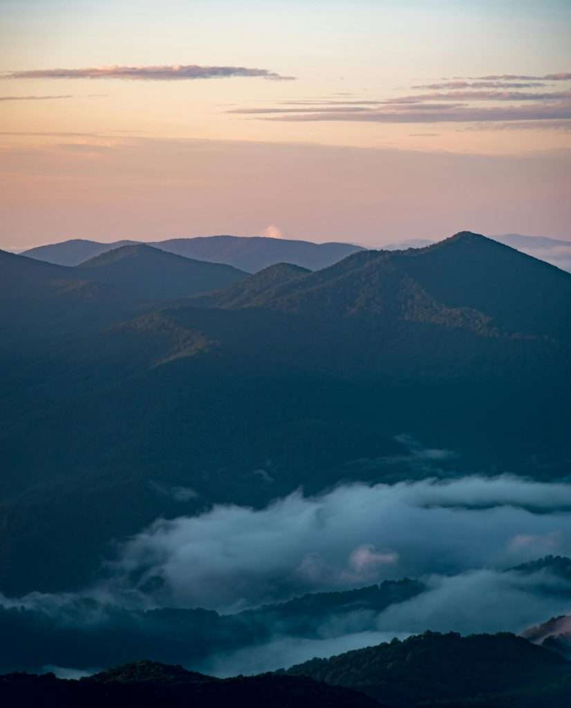 20 U.S. Lookout Points With Views So Good People Forget How Dangerous They Are 13 pexels connorscottmcmanus 16881835