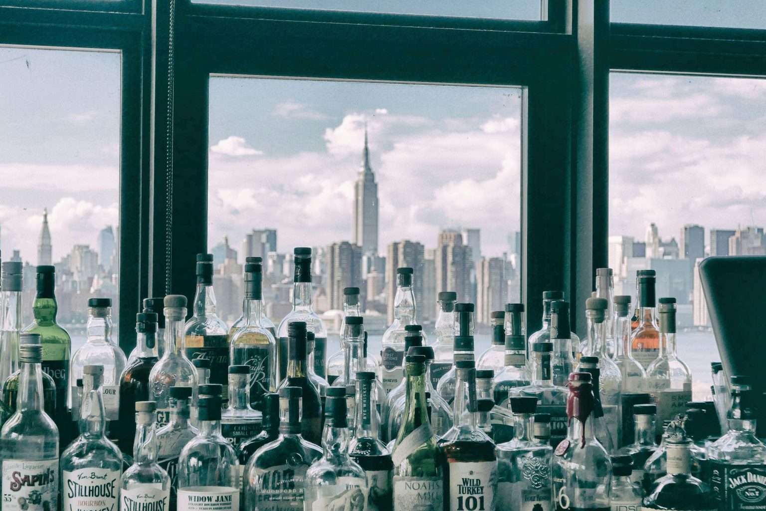 22 American Bars Locals Say Are “Fun” Until You Hear Their Real History 4 pexels iamloe 700975