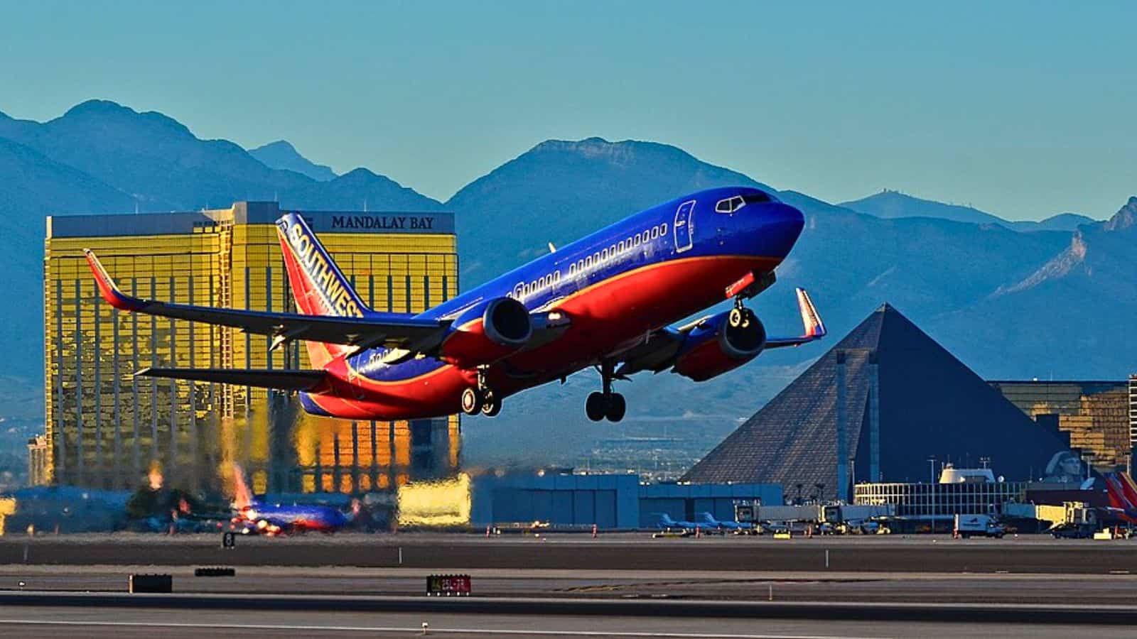 Southwest Airlines 1993 Boeing 737-3H4 Las Vegas - McCarran International Airport (LAS KLAS) USA - Nevada November 7, 2015