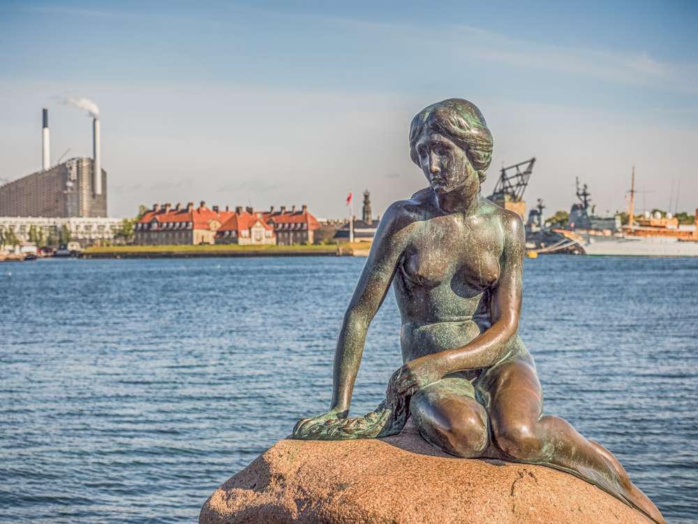 20 Creepy Statues Around the World That People Swear Move 24 20 Creepy Statues Around the World That People Swear Move