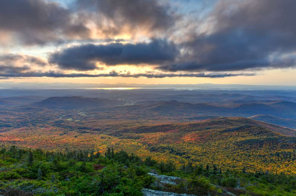 26 Hiking Trails That Start Easy and Turn Brutal Fast 26 shutterstock 1878839881