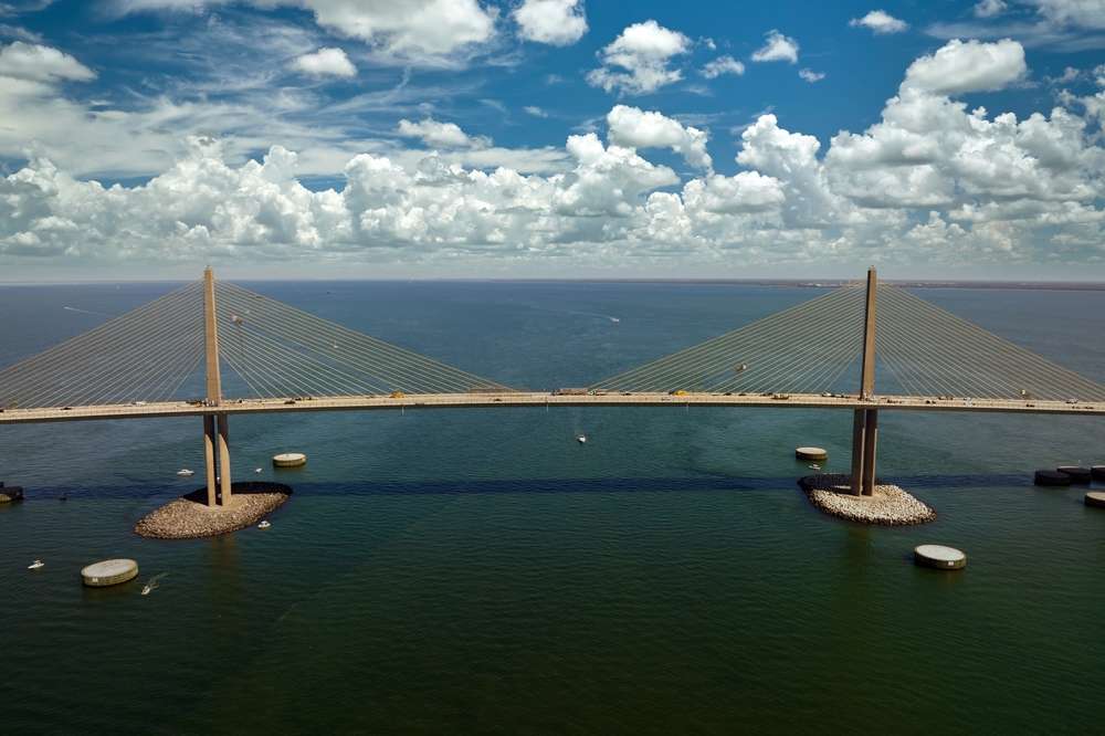 20 U.S. Bridges So Terrifying Locals Refuse to Cross Them at Night 16 shutterstock 2318107229
