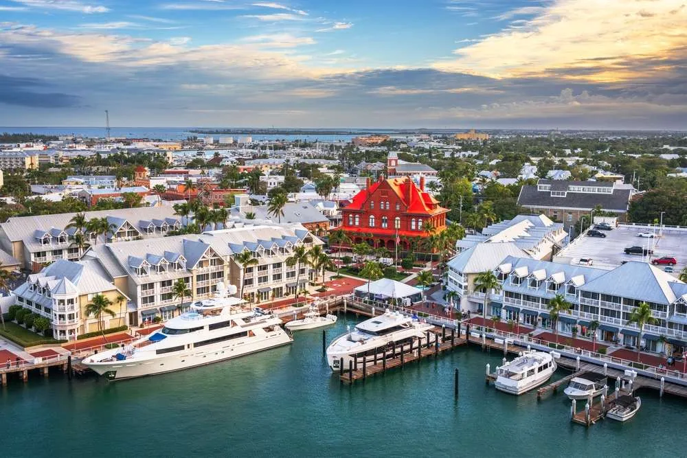 22 Small Hotels With the Most Unhinged Guest Reviews 15 shutterstock 2577032547